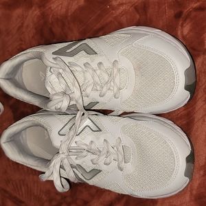 Vionic tennis shoes 1st ray technology white and gray 9.5